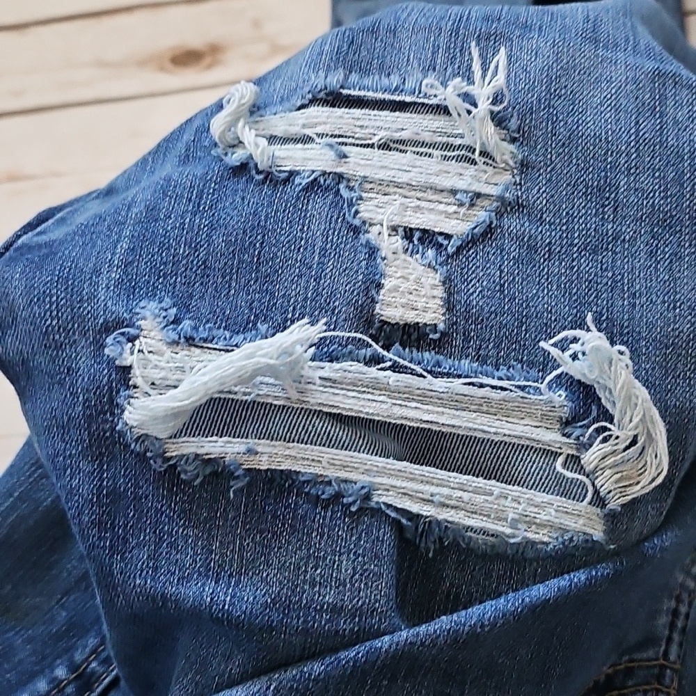 Maurices Everflex High-Rise Medium Wash Distressed Jeans Size 14 Short - Picture 9 of 14